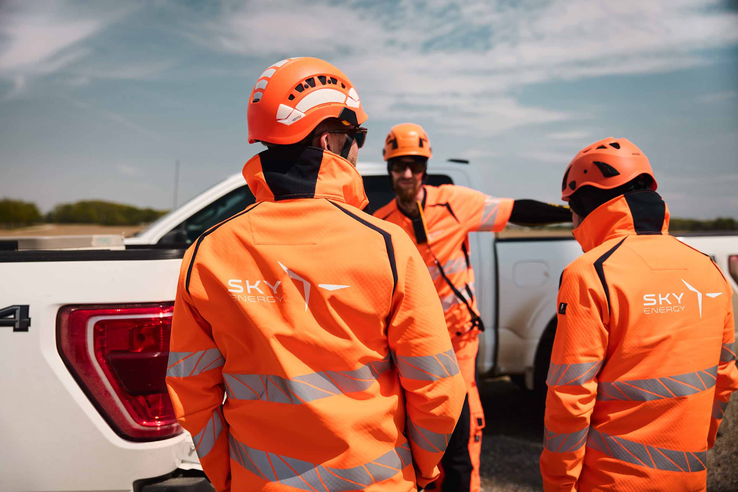 Technician briefing before starting the blade repair
